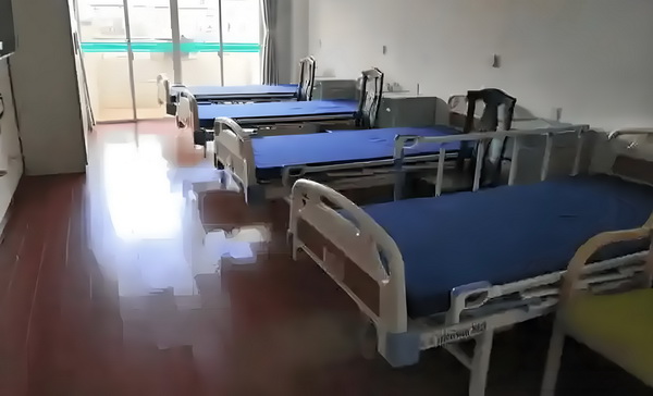 大专文凭深圳入户_53岁朱茵住山里开破车？ 来积累发展需要一定时间